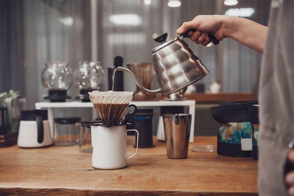 قهوه ساز V60 چیست؟ طرز تهیه قهوه با قهوه ساز V60